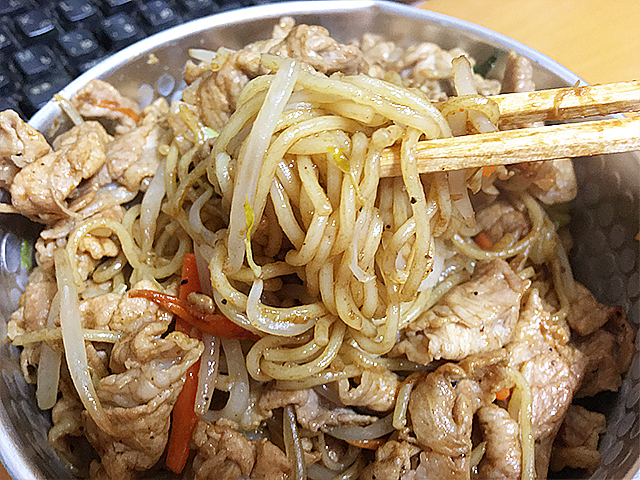 男飯 肉盛りメキシカン風ソース焼きそば